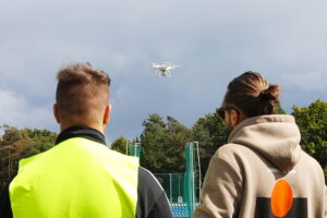 25.08.2025. Kielce. Stadion Lekkoatletyczny przy ul. Leszka Drogosza. Kurs operatora drona, zorganizowany przez OHP w Kielcach / Fot. Wiktor Taszłow – Radio Kielce