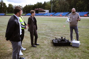 25.08.2025. Kielce. Stadion Lekkoatletyczny przy ul. Leszka Drogosza. Kurs operatora drona, zorganizowany przez OHP w Kielcach / Fot. Wiktor Taszłow – Radio Kielce
