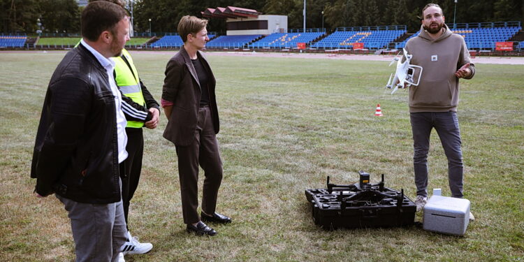 25.08.2025. Kielce. Stadion Lekkoatletyczny przy ul. Leszka Drogosza. Kurs operatora drona, zorganizowany przez OHP w Kielcach / Fot. Wiktor Taszłow – Radio Kielce