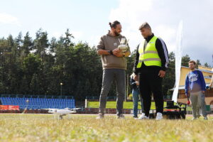 25.08.2025. Kielce. Stadion Lekkoatletyczny przy ul. Leszka Drogosza. Kurs operatora drona, zorganizowany przez OHP w Kielcach / Fot. Wiktor Taszłow – Radio Kielce