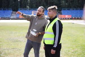 25.08.2025. Kielce. Stadion Lekkoatletyczny przy ul. Leszka Drogosza. Kurs operatora drona, zorganizowany przez OHP w Kielcach / Fot. Wiktor Taszłow – Radio Kielce