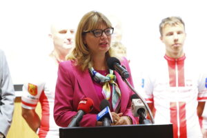 26.08.2025. Kielce. IPN. Konferencja na temat V Rajdu rowerowego z Kielc na Westerplatte oraz innych działań związanych z upamiętnieniem Westerplatczyków. Na zdjęciu: Magdalena Fogiel-Litwinek, dyrektor Wojewódzkiego Domu Kultury w Kielcach / Fot. Wiktor Taszłow - Radio Kielce