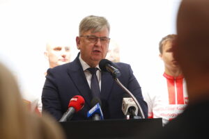 26.08.2025. Kielce. IPN. Konferencja na temat V Rajdu rowerowego z Kielc na Westerplatte oraz innych działań związanych z upamiętnieniem Westerplatczyków. Na zdjęciu: Tomasz Pleban, starosta kielecki / Fot. Wiktor Taszłow - Radio Kielce