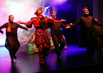 27.08.2025. Kielce. Teatr Lalki i Aktora „Kubuś”. Przedstawienie familijne "Szelmostwa Lisa Witalisa" / Fot. Wiktor Taszłow - Radio Kielce