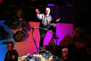 27.08.2025. Kielce. Teatr Lalki i Aktora „Kubuś”. Przedstawienie familijne "Szelmostwa Lisa Witalisa" / Fot. Wiktor Taszłow - Radio Kielce