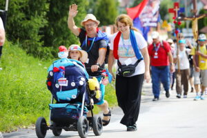 07.08.2025. Lisów. Piesza pielgrzymka na Jasną Górę / Fot. Wiktor Taszłow - Radio Kielce
