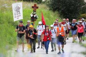 07.08.2025. Lisów. Piesza pielgrzymka na Jasną Górę / Fot. Wiktor Taszłow - Radio Kielce