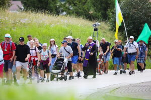 07.08.2025. Lisów. Piesza pielgrzymka na Jasną Górę / Fot. Wiktor Taszłow - Radio Kielce