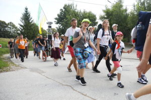 07.08.2025. Lisów. Piesza pielgrzymka na Jasną Górę / Fot. Wiktor Taszłow - Radio Kielce