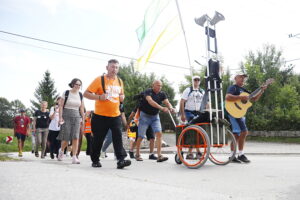 07.08.2025. Lisów. Piesza pielgrzymka na Jasną Górę / Fot. Wiktor Taszłow - Radio Kielce