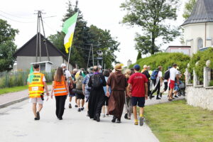 07.08.2025. Lisów. Piesza pielgrzymka na Jasną Górę / Fot. Wiktor Taszłow - Radio Kielce
