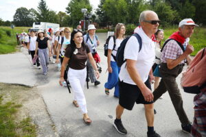07.08.2025. Lisów. Piesza pielgrzymka na Jasną Górę / Fot. Wiktor Taszłow - Radio Kielce