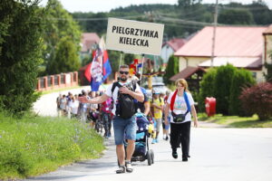 07.08.2025. Lisów. Piesza pielgrzymka na Jasną Górę / Fot. Wiktor Taszłow - Radio Kielce