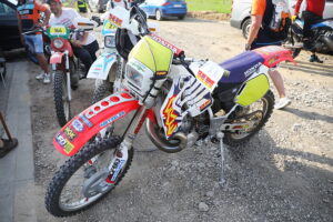09.08.2025. Piekoszów. Ceremonia zakończenia mistrzostw świata FIM Enduro Vintage Trophy / Fot. Wiktor Taszłow - Radio Kielce