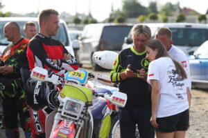 09.08.2025. Piekoszów. Ceremonia zakończenia mistrzostw świata FIM Enduro Vintage Trophy / Fot. Wiktor Taszłow - Radio Kielce