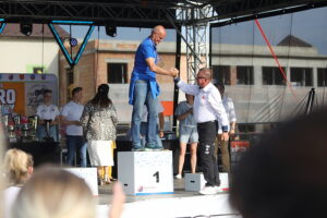 09.08.2025. Piekoszów. Ceremonia zakończenia mistrzostw świata FIM Enduro Vintage Trophy / Fot. Wiktor Taszłow - Radio Kielce