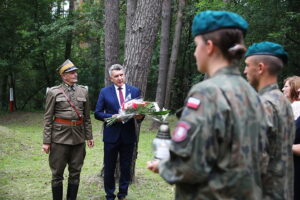 10.08.2025. Mzurowa gmina Sobków. Cmentarz wojskowy z czasów Pierwszej Wojny Swiatowej / Fot. Wiktor Taszłow - Radio Kielce
