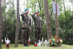 10.08.2025. Mzurowa gmina Sobków. Cmentarz wojskowy z czasów Pierwszej Wojny Swiatowej / Fot. Wiktor Taszłow - Radio Kielce