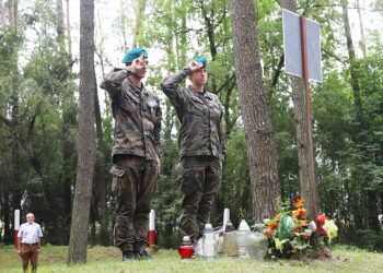 10.08.2025. Mzurowa gmina Sobków. Cmentarz wojskowy z czasów Pierwszej Wojny Swiatowej / Fot. Wiktor Taszłow - Radio Kielce
