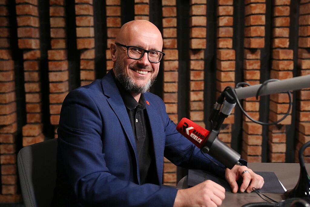 13.08.2025. Radio Kielce. Rozmowa Dnia. Na zdjęciu: Arkadiusz Bogucki - prezydent Skarżyska-Kamiennej / Fot. Wiktor Taszłow - Radio Kielce