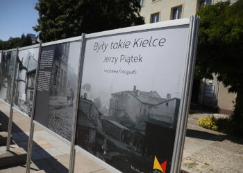 13.08.2025. Kielce. Wystawa fotografii Jerzego Piątka "Były takie Kielce" / Fot. Wiktor Taszłow - Radio Kielce