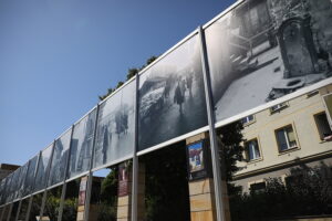 13.08.2025. Kielce. Wystawa fotografii Jerzego Piątka "Były takie Kielce" / Fot. Wiktor Taszłow - Radio Kielce