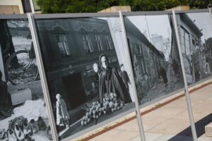 13.08.2025. Kielce. Wystawa fotografii Jerzego Piątka "Były takie Kielce" / Fot. Wiktor Taszłow - Radio Kielce
