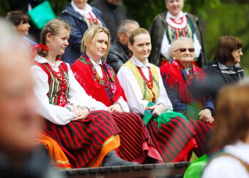 RYM SIĘ NIESIE PO POLU PO LESIE. „Dzisiaj wszyscy młodzi” [POSŁUCHAJ] - Radio Kielce