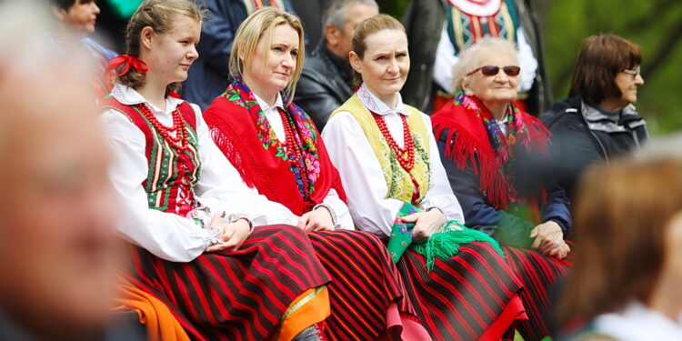 RYM SIĘ NIESIE PO POLU PO LESIE. „Dzisiaj wszyscy młodzi” [POSŁUCHAJ] - Radio Kielce