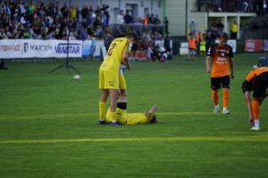 24.08.2025. Derbowy mecz 4. kolejki Betclic 3. Ligi: Naprzód Jędrzejów - KSZO 1929 Ostrowiec Świętokrzyski / Fot. Adrian Karwat – Radio Kielce