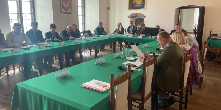 27.08.2025. Sandomierz. Sesja rady miasta / Fot. Grażyna Szlęzak - Radio Kielce