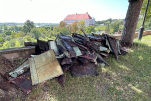 14.08.2025. Sandomierz. Bazylika katedralna pw. Narodzenia Najświętszej Maryi Panny. Remont dachu / Fot. Grażyna Szlęzak - Radio Kielce