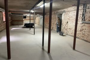 Końśkie. II Liceum Ogólnokształcącego z Oddziałami Dwujęzycznymi w Końskich im. Marii Skłodowskiej-Curie. Remont sali widowiskowej / Fot. Magdalena Galas-Klusek - Radio Kielce