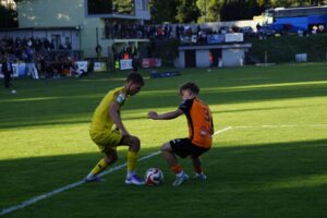24.08.2025. Derbowy mecz 4. kolejki Betclic 3. Ligi: Naprzód Jędrzejów - KSZO 1929 Ostrowiec Świętokrzyski / Fot. Adrian Karwat – Radio Kielce