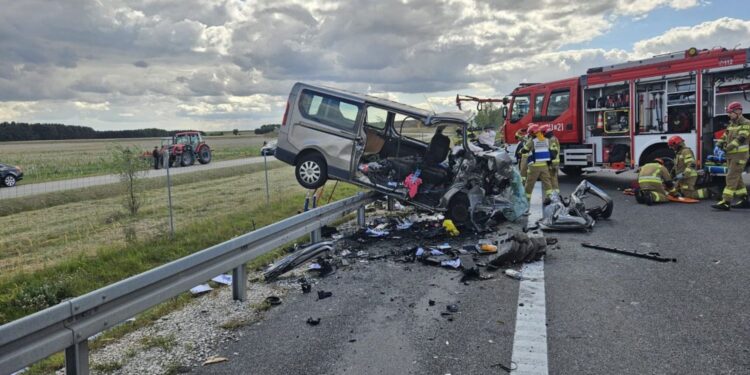 25.08.2025. Mierzawa w powiecie jędrzejowskim. S7. Wypadek / Fot. PSP Jędrzejów