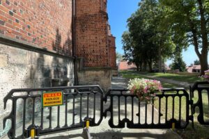 14.08.2025. Sandomierz. Bazylika katedralna pw. Narodzenia Najświętszej Maryi Panny. Remont dachu / Fot. Grażyna Szlęzak - Radio Kielce