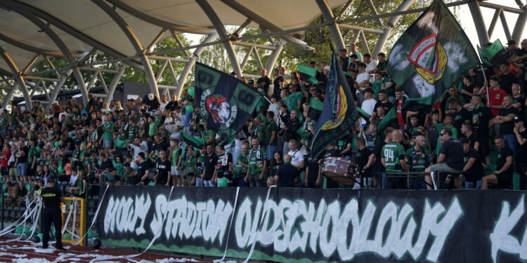 W świętokrzyskich derbach Star lepszy od Czarnych - Radio Kielce 09.08.2025. Starachowice. Betclic III liga: Star - Cracovia II. Inauguracja nowego stadionu / Fot. Kamil Król - Radio Kielce