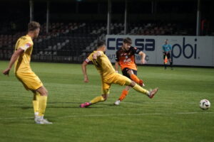 27.08.2025. Ostrowiec Św. 5. kolejka Betclic 3. Ligi: KSZO 1929 - Czarni Połaniec / Fot. Kamil Król - Radio Kielce
