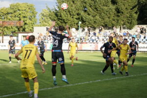 30.08.2025. Jędrzejów. Betclic 3. Liga: Naprzód Jędrzejów - Wisłoka Dębica / Fot. Kamil Król - Radio Kielce