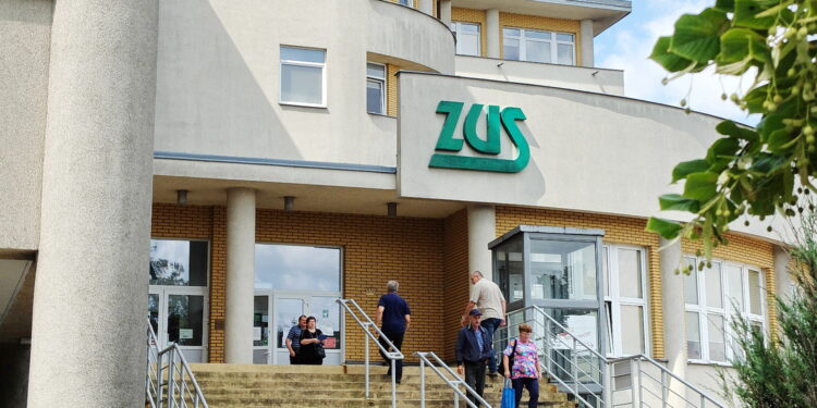 ZUS ostrzega przed oszustami - Radio Kielce zakład ubezpieczeń społecznych, zus / Fot. Jarosław Kubalski - Radio Kielce