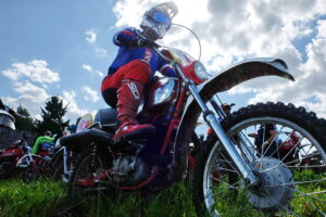 Piekoszów. Motocykle enduro vintage - Radio Kielce