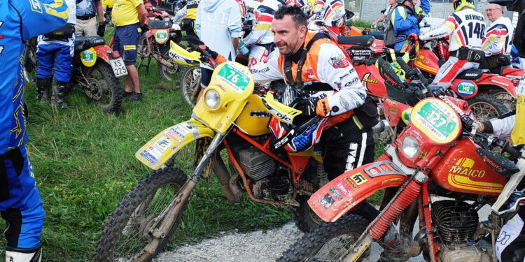 06.08.2025 Piekoszów. Motocykle enduro vintage / Fot. Jarosław Kubalski - Radio Kielce