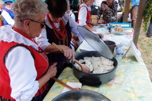 Smakosze pierogów mieli swoje święto w Bobrzy - Radio Kielce