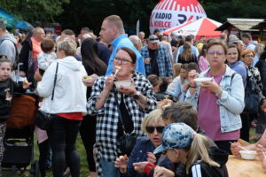 Smakosze pierogów mieli swoje święto w Bobrzy - Radio Kielce