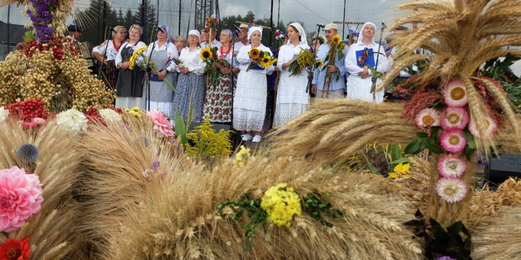 Powiatowe dożynki okazją to podziękowań