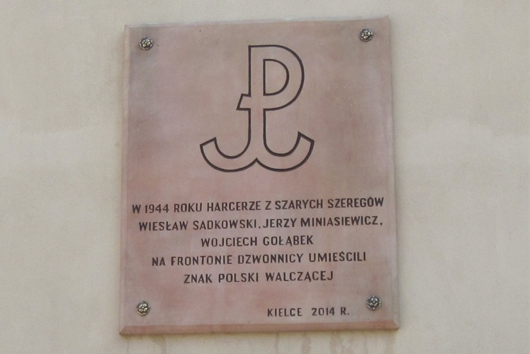 Kielce. Tablica umieszczona na dzwonnicy / Fot. Dionizy Krawczyński - Radio Kielce Kielce. Tablica umieszczona na dzwonnicy / Fot. Dionizy Krawczyński - Radio Kielce