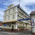 27.08.2025. Kielce. Remont dachu Świętokrzyskiego Centrum Ratownictwa Medycznego i Transportu Sanitarnego w Kielcach / Fot. Wiktor Taszłow - Radio Kielce