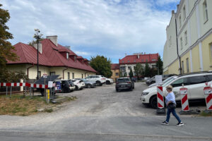 27.08.2025. Kielce. Parking przy ul. Leonarda / Fot. Wiktor Taszłow - Radio Kielce