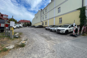 27.08.2025. Kielce. Parking przy ul. Leonarda / Fot. Wiktor Taszłow - Radio Kielce