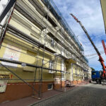 27.08.2025. Kielce. Remont dachu Świętokrzyskiego Centrum Ratownictwa Medycznego i Transportu Sanitarnego w Kielcach / Fot. Wiktor Taszłow - Radio Kielce